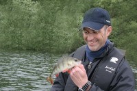 Rainer mit Barsch.jpg